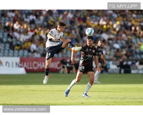 波斯光荣与中部海岸的激烈对决展现足球魅力与团队精神