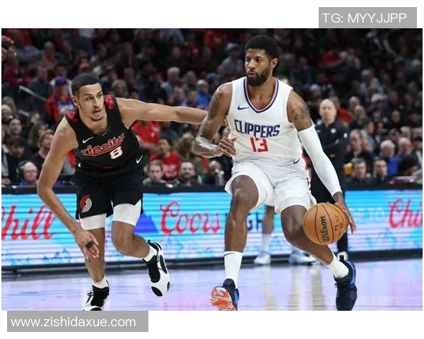 洛杉矶快船与费城76人激战正酣谁能在NBA赛场上笑到最后